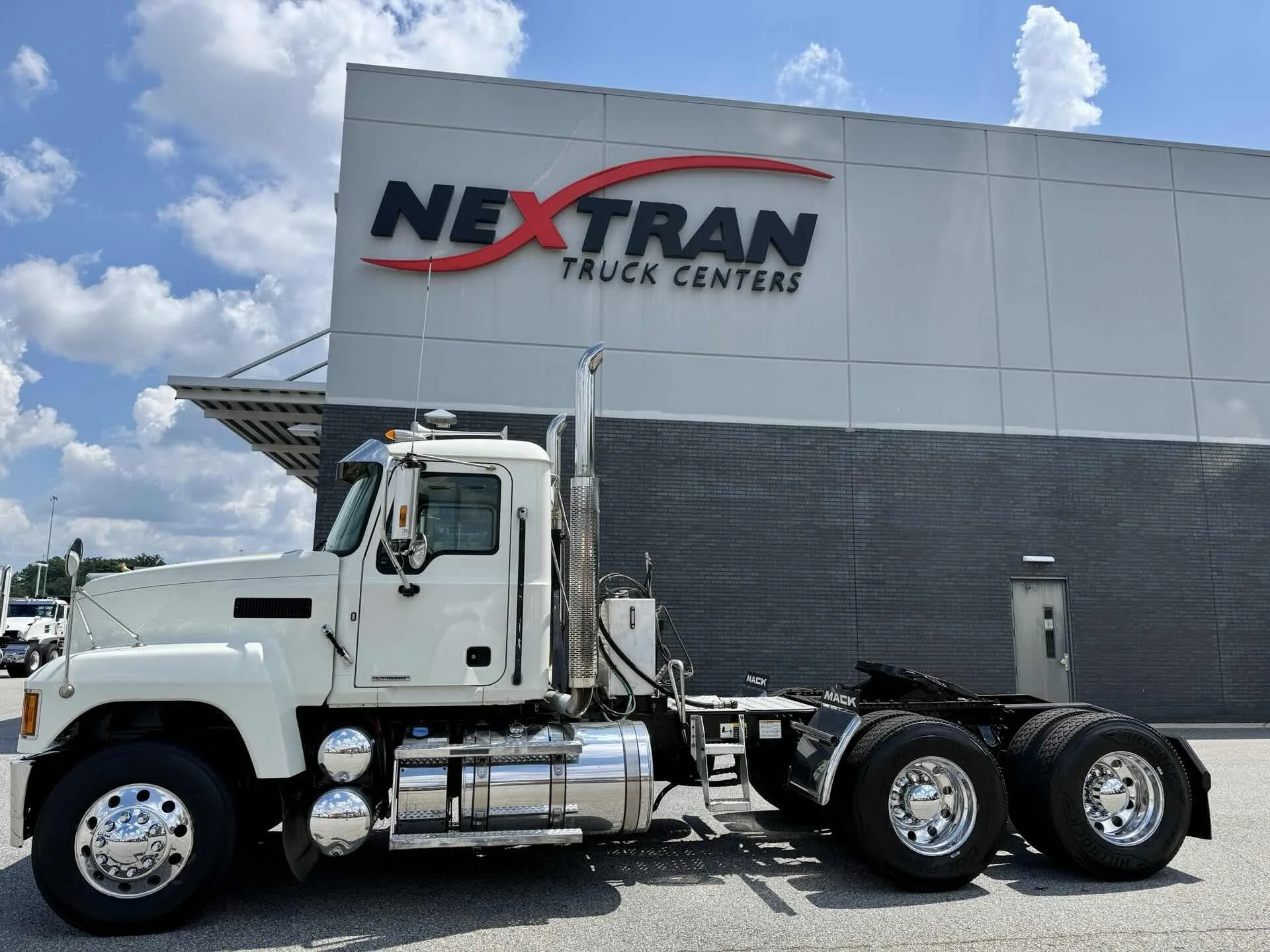 2020 Mack Pinnacle in Duluth, GA — photo 2