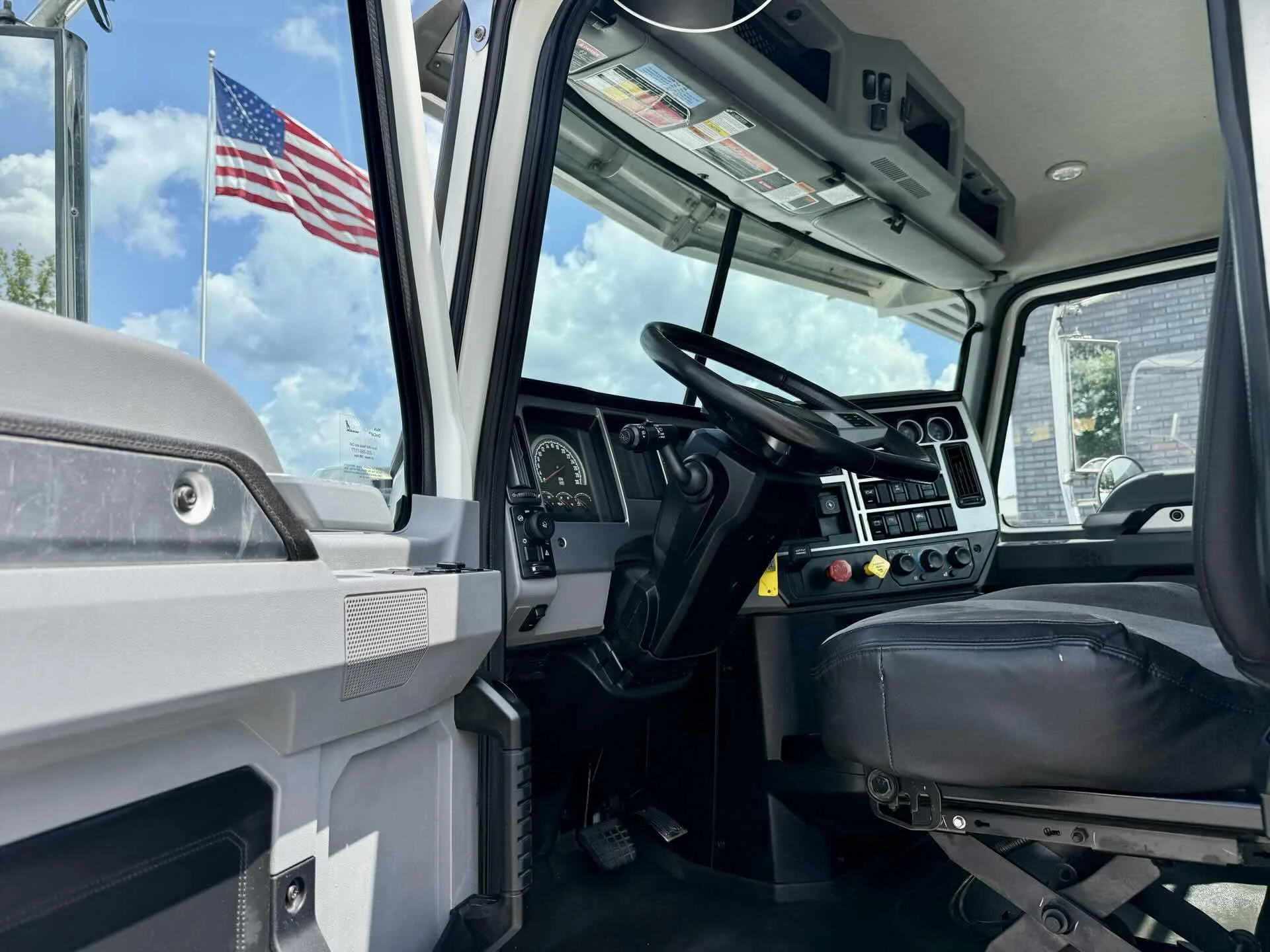 2020 Mack Pinnacle in Duluth, GA — photo 11