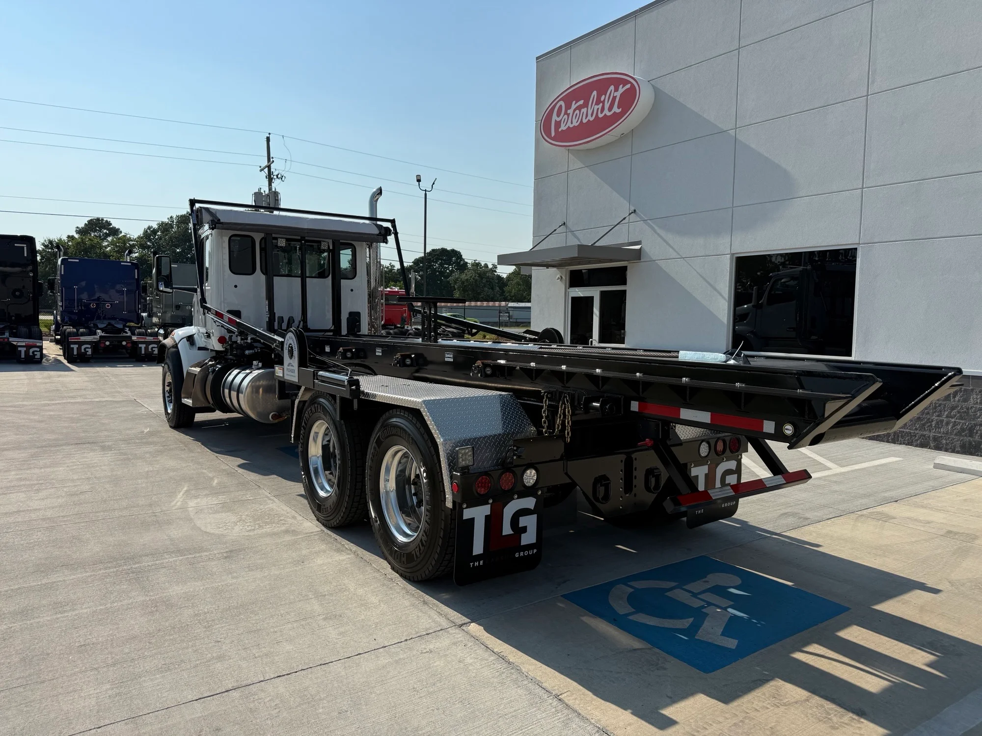 2025 Peterbilt 567 in Lowell, AR — photo 3