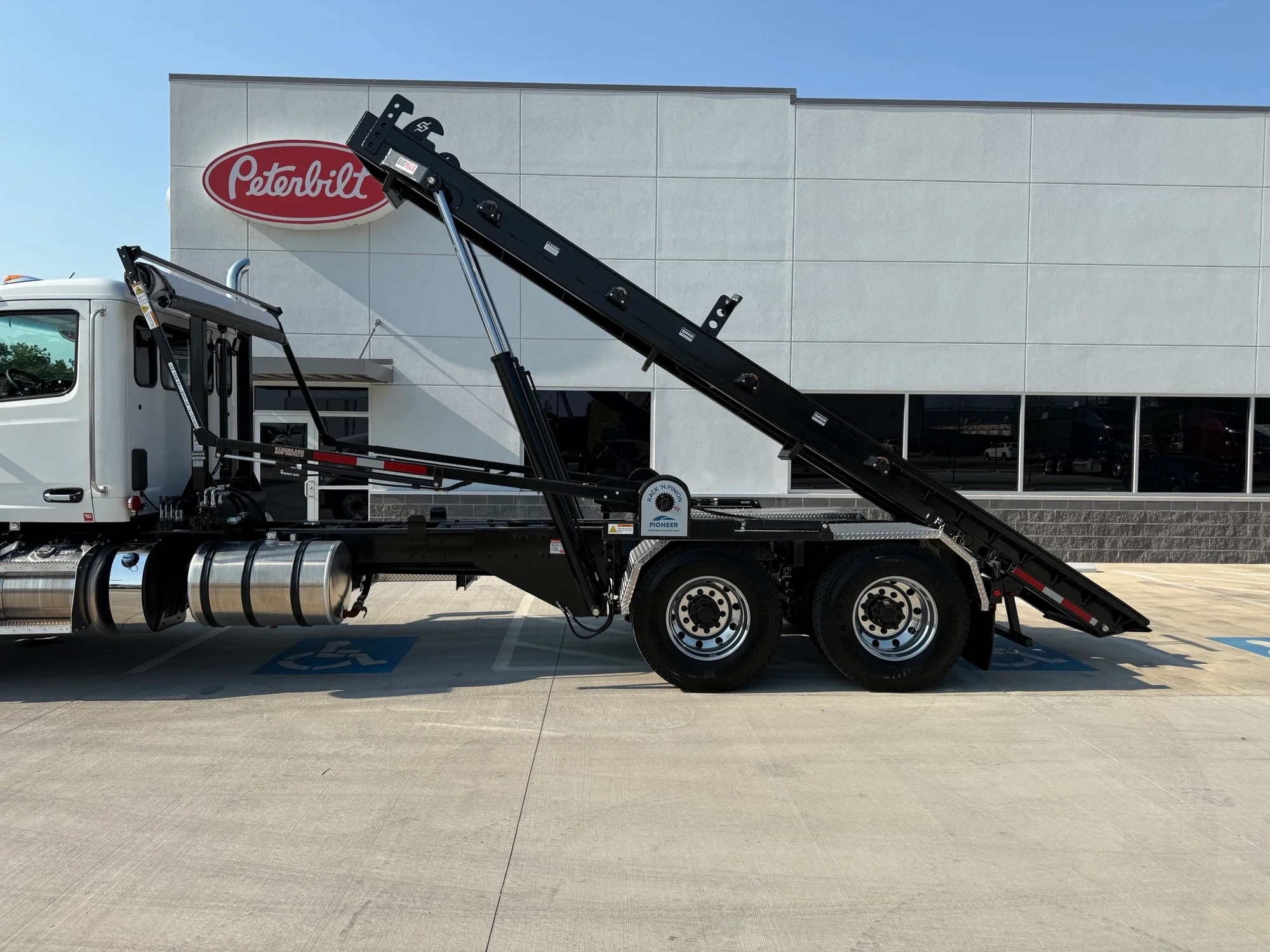 2025 Peterbilt 567 in Lowell, AR — photo 15