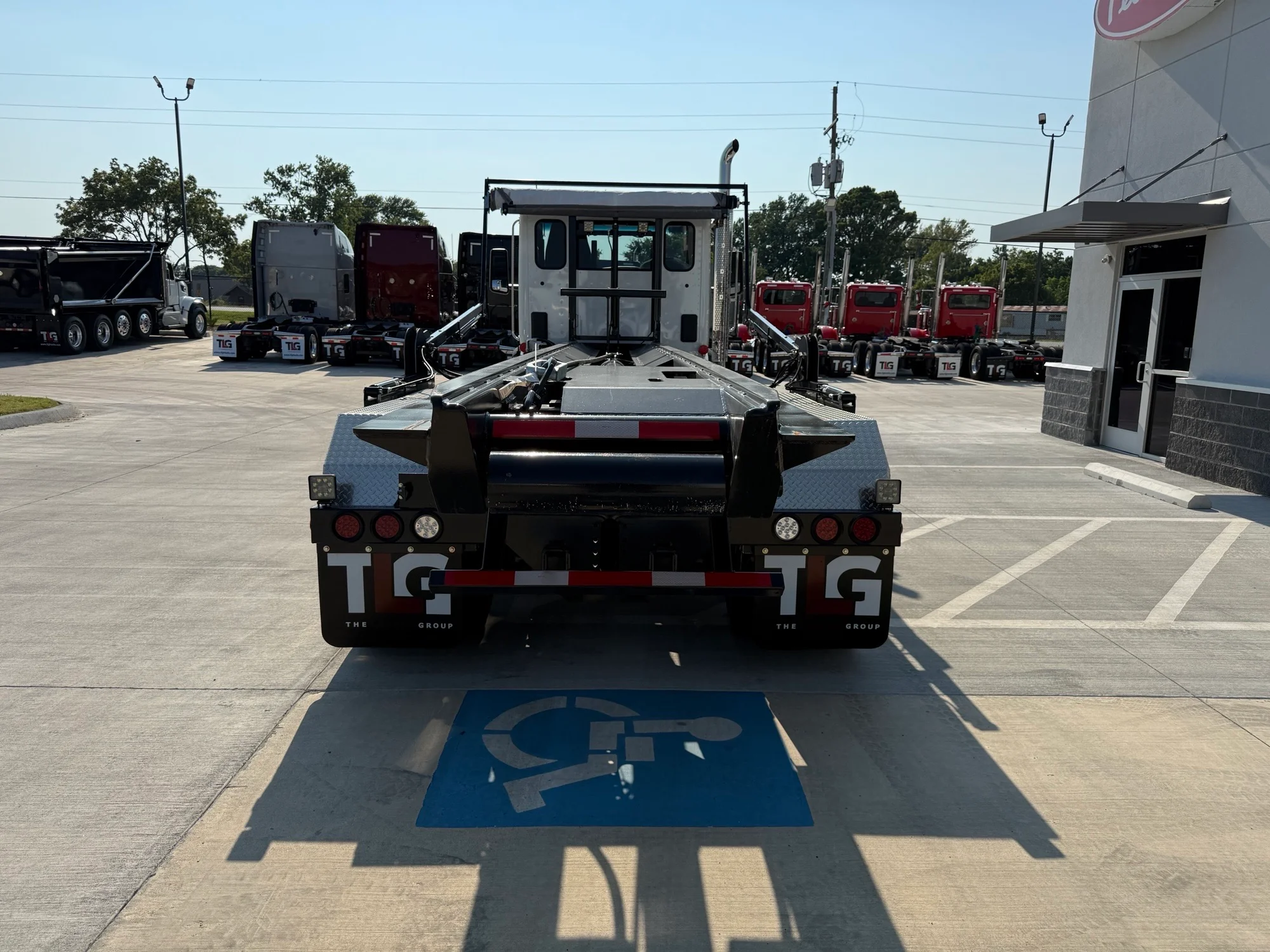 2025 Peterbilt 567 in Lowell, AR — photo 4
