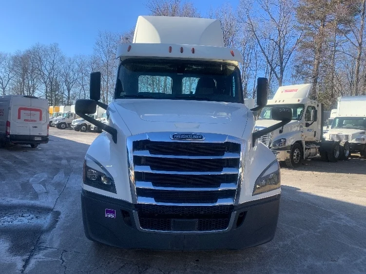 2018 Freightliner Cascadia in Franklin, MA — photo 2