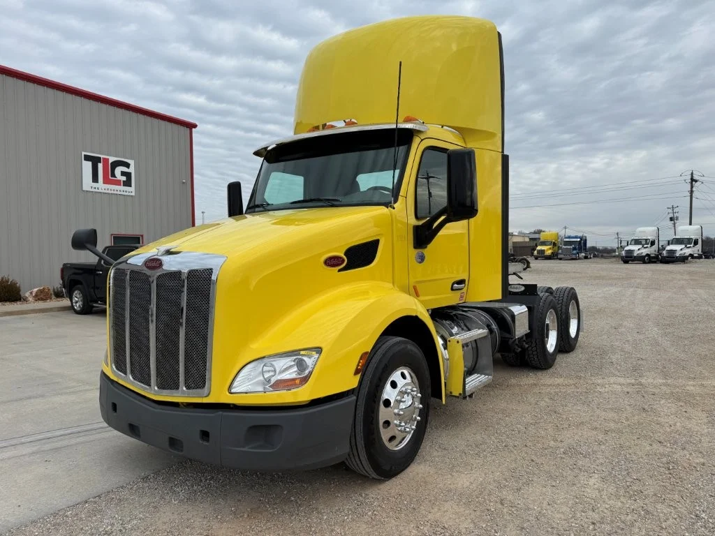 2021 Peterbilt 579 - image 1