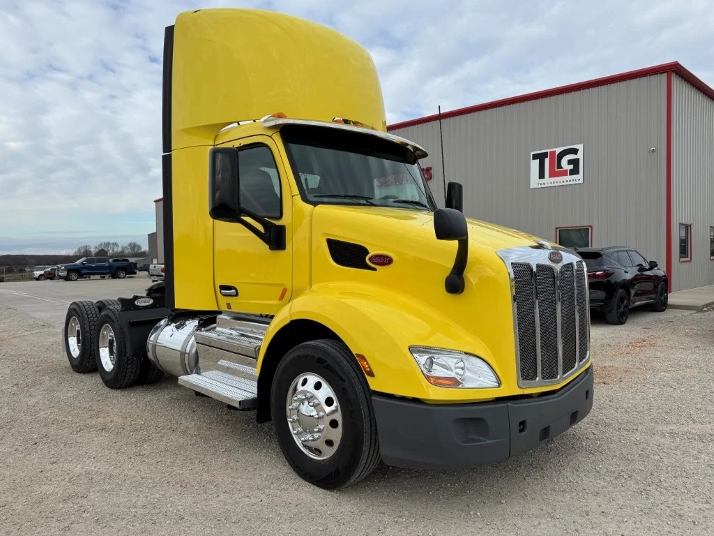2021 Peterbilt 579 - image 3