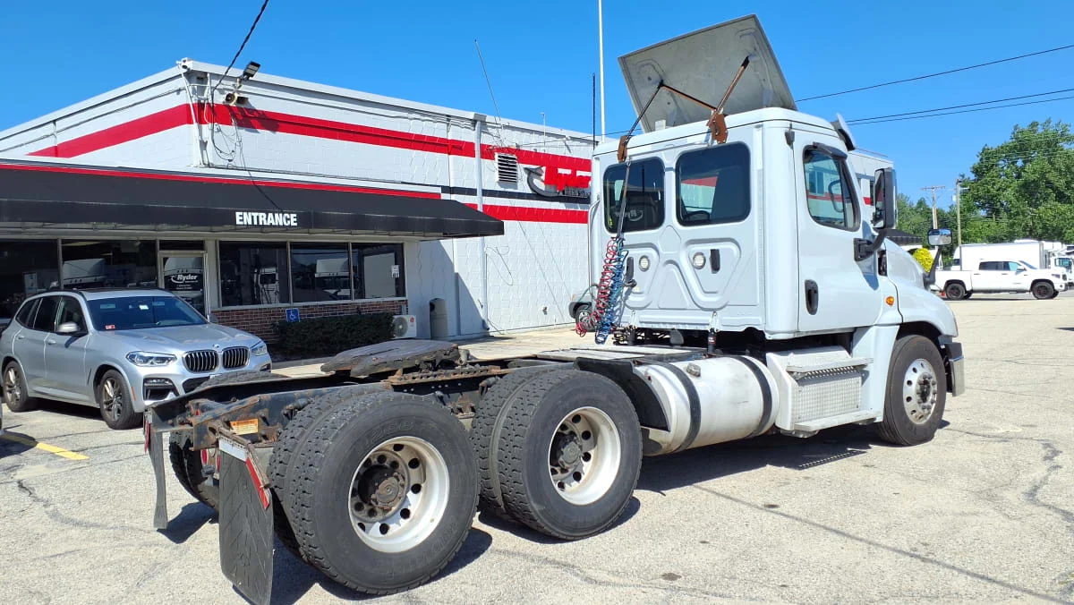 2019 Freightliner Cascadia in Warwick, RI — photo 4