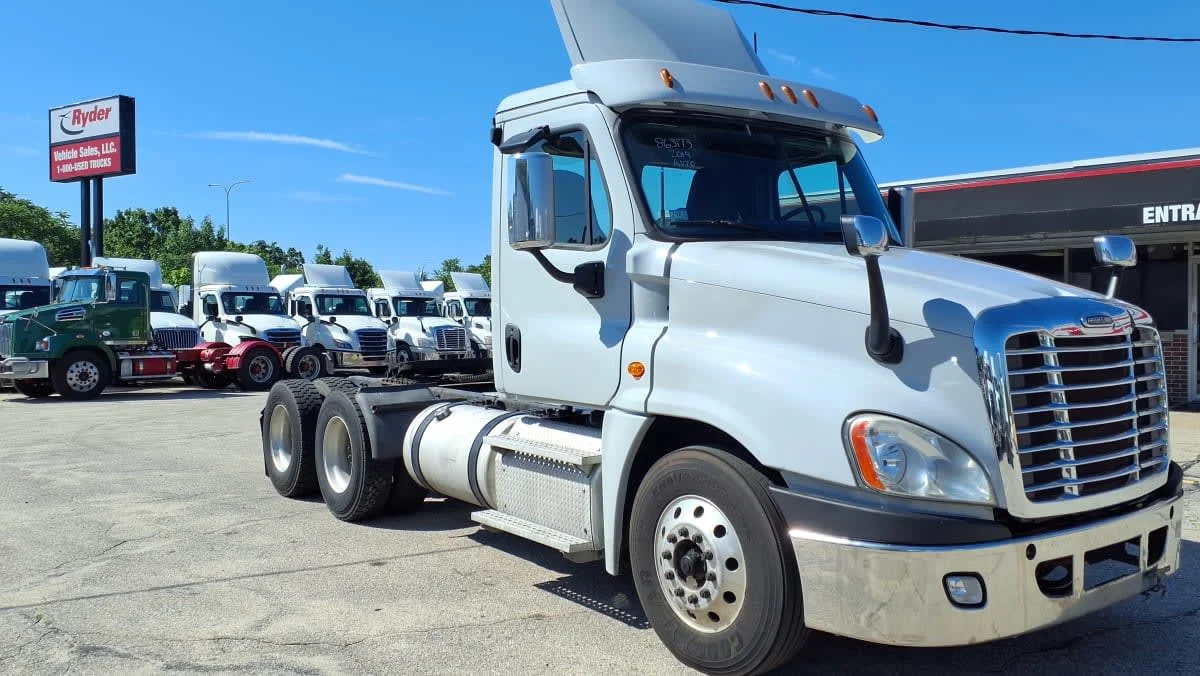 2019 Freightliner Cascadia in Warwick, RI — photo 3