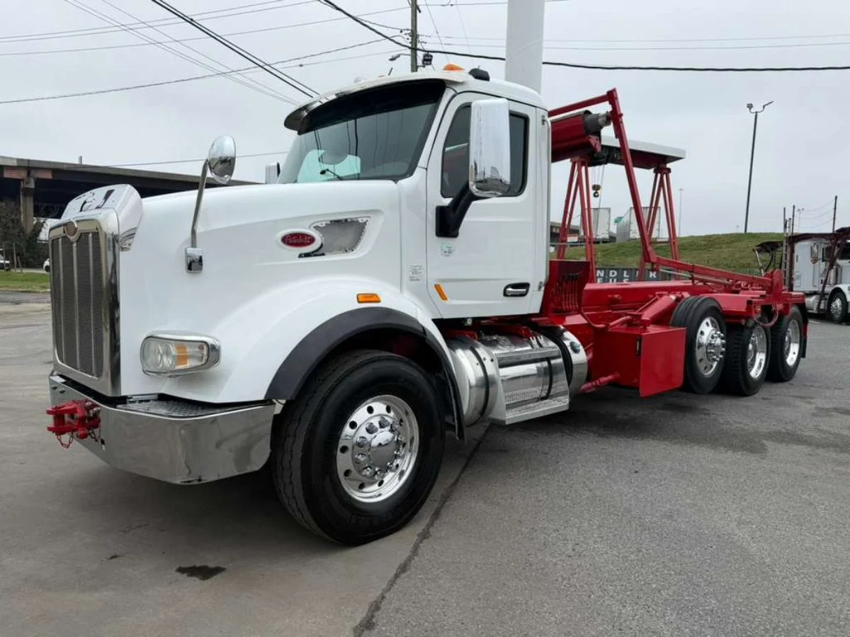 2017 Peterbilt 567 in Baltimore, MD — photo 2