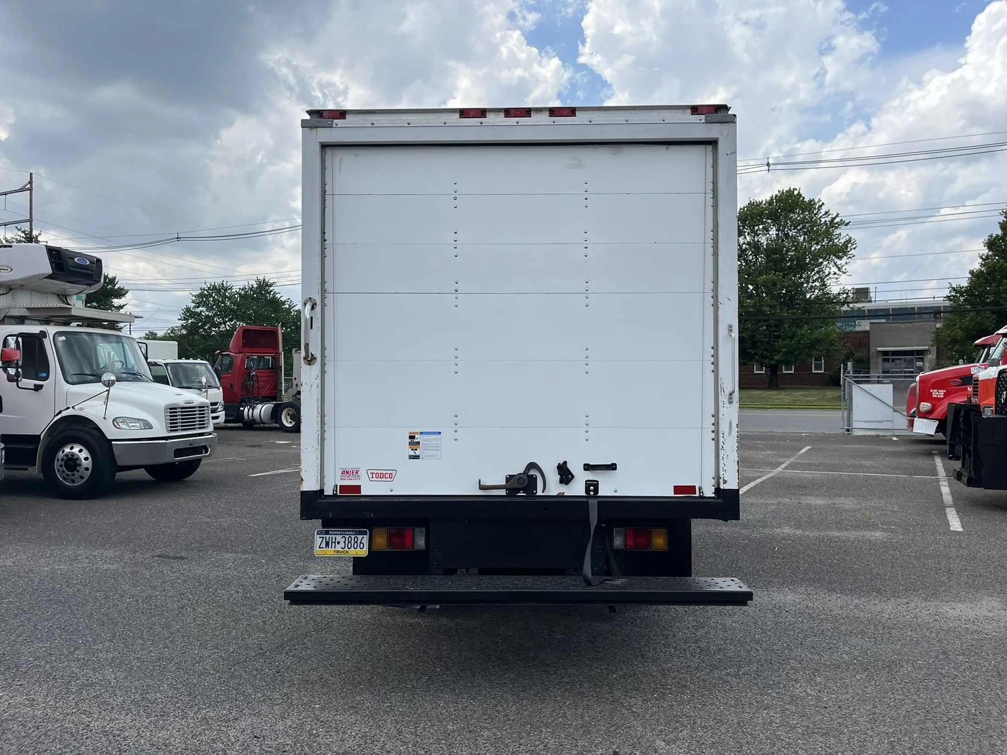 2009 Isuzu NPR - image 5