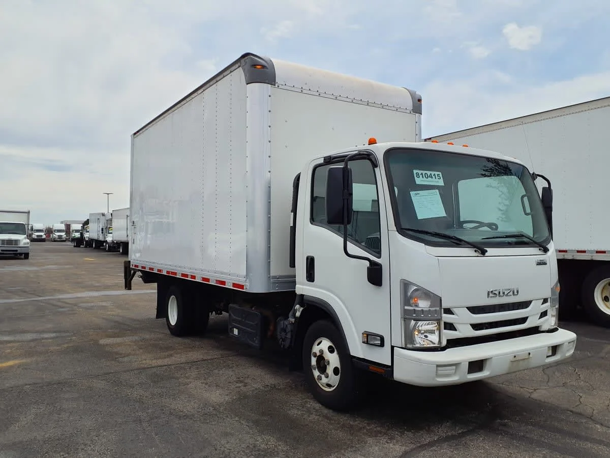 2019 Isuzu NPR - image 3
