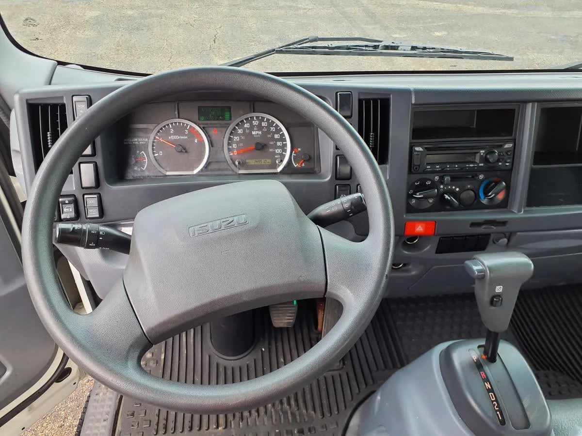 2019 Isuzu NPR - image 7