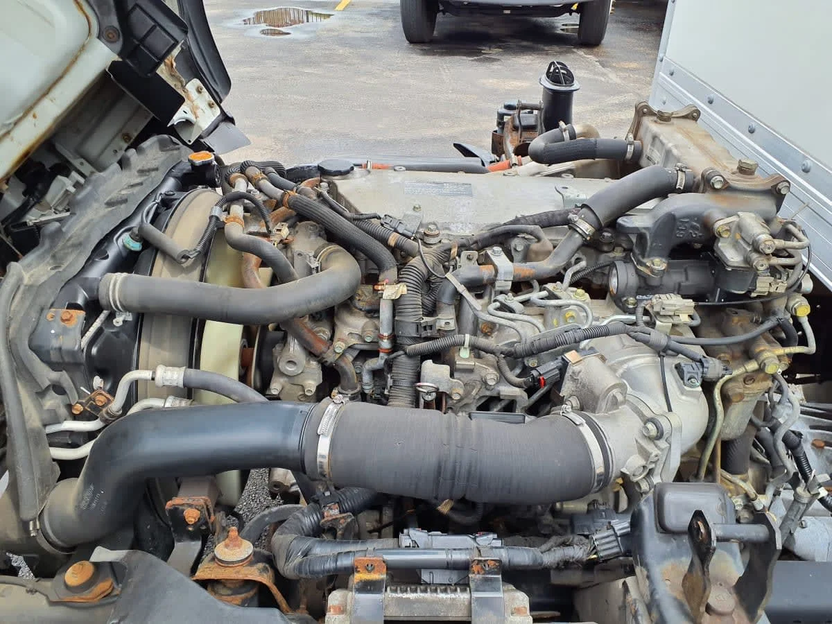 2019 Isuzu NPR - image 9