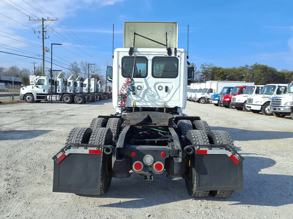 2020 Freightliner Cascadia in Greenville, SC — photo 5