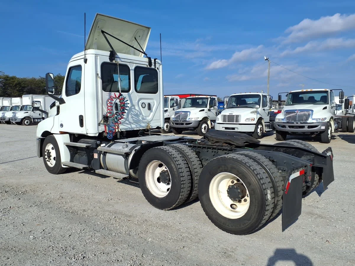 2020 Freightliner Cascadia in Greenville, SC — photo 6