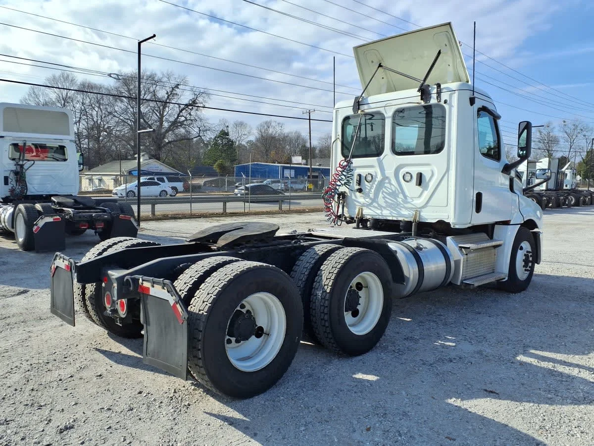 2020 Freightliner Cascadia in Greenville, SC — photo 4