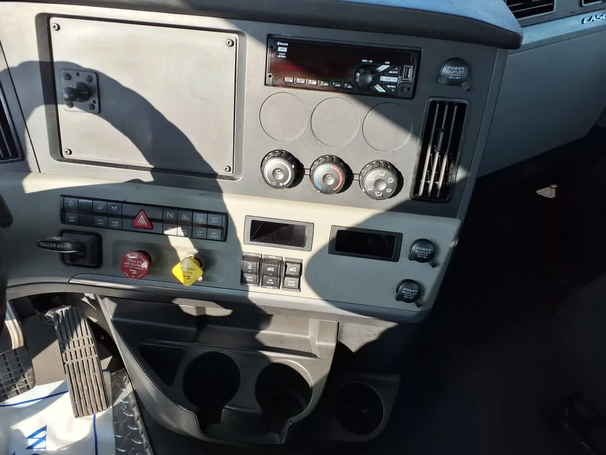 2020 Freightliner Cascadia in Greenville, SC — photo 12