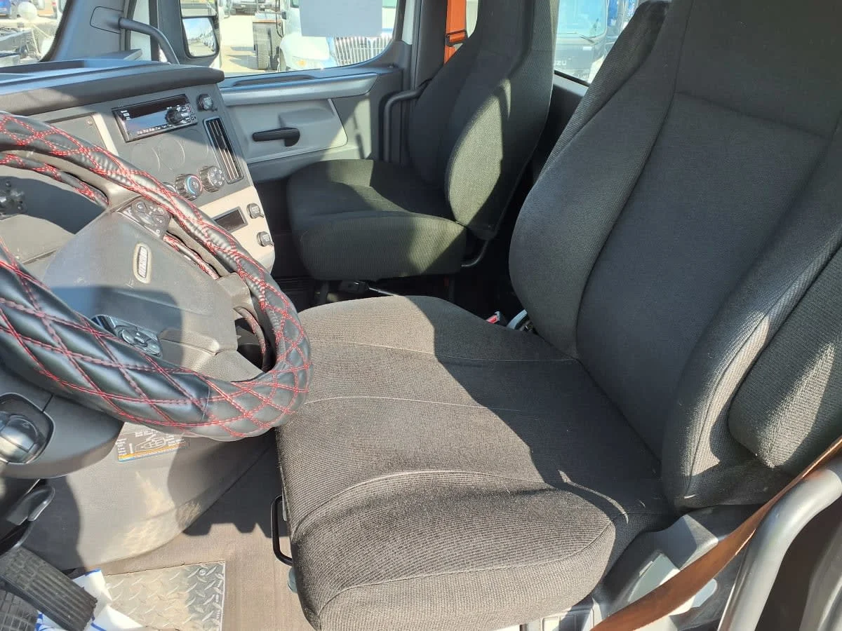 2020 Freightliner Cascadia in Greenville, SC — photo 7