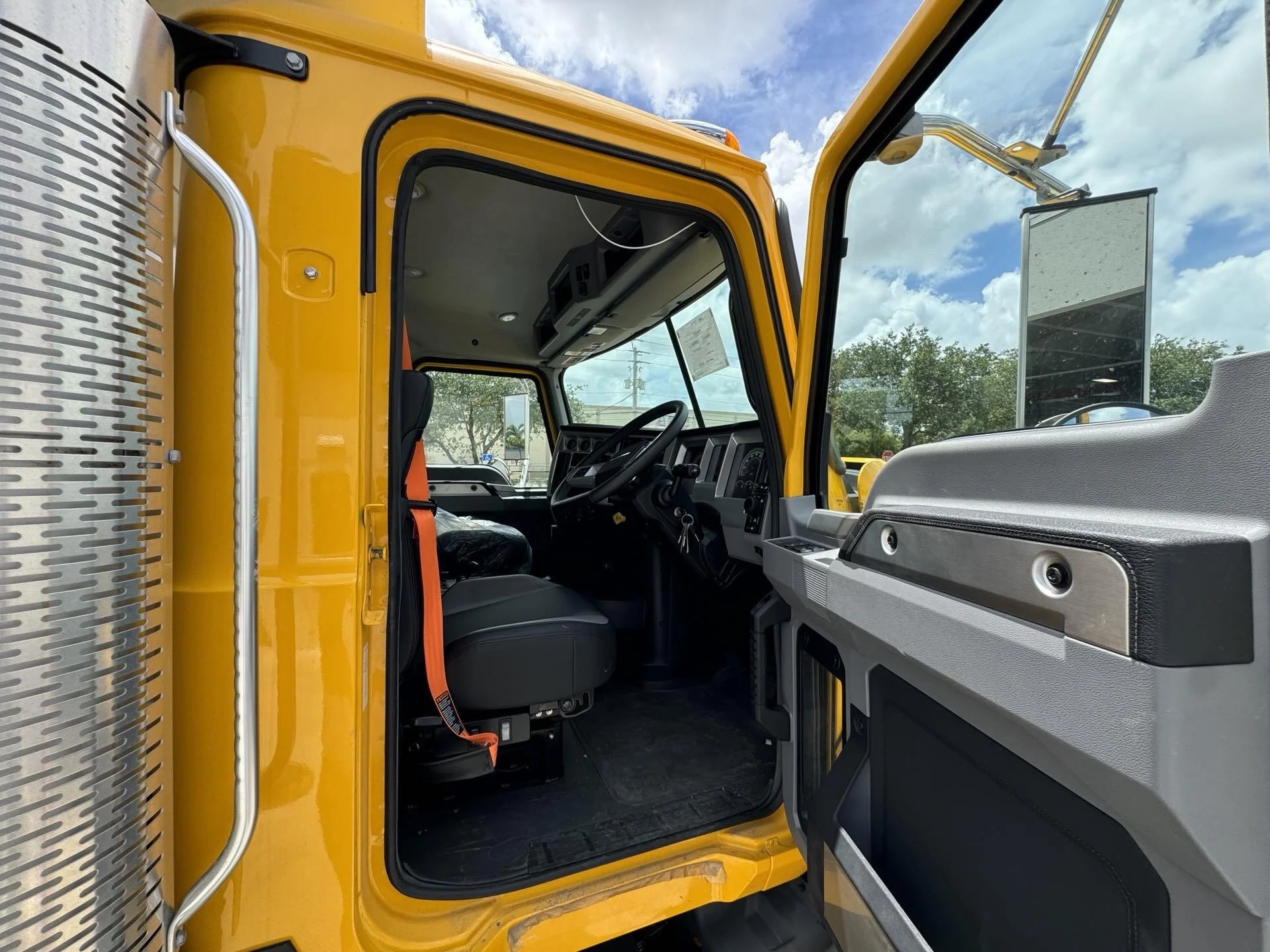 2023 Mack Granite - image 13