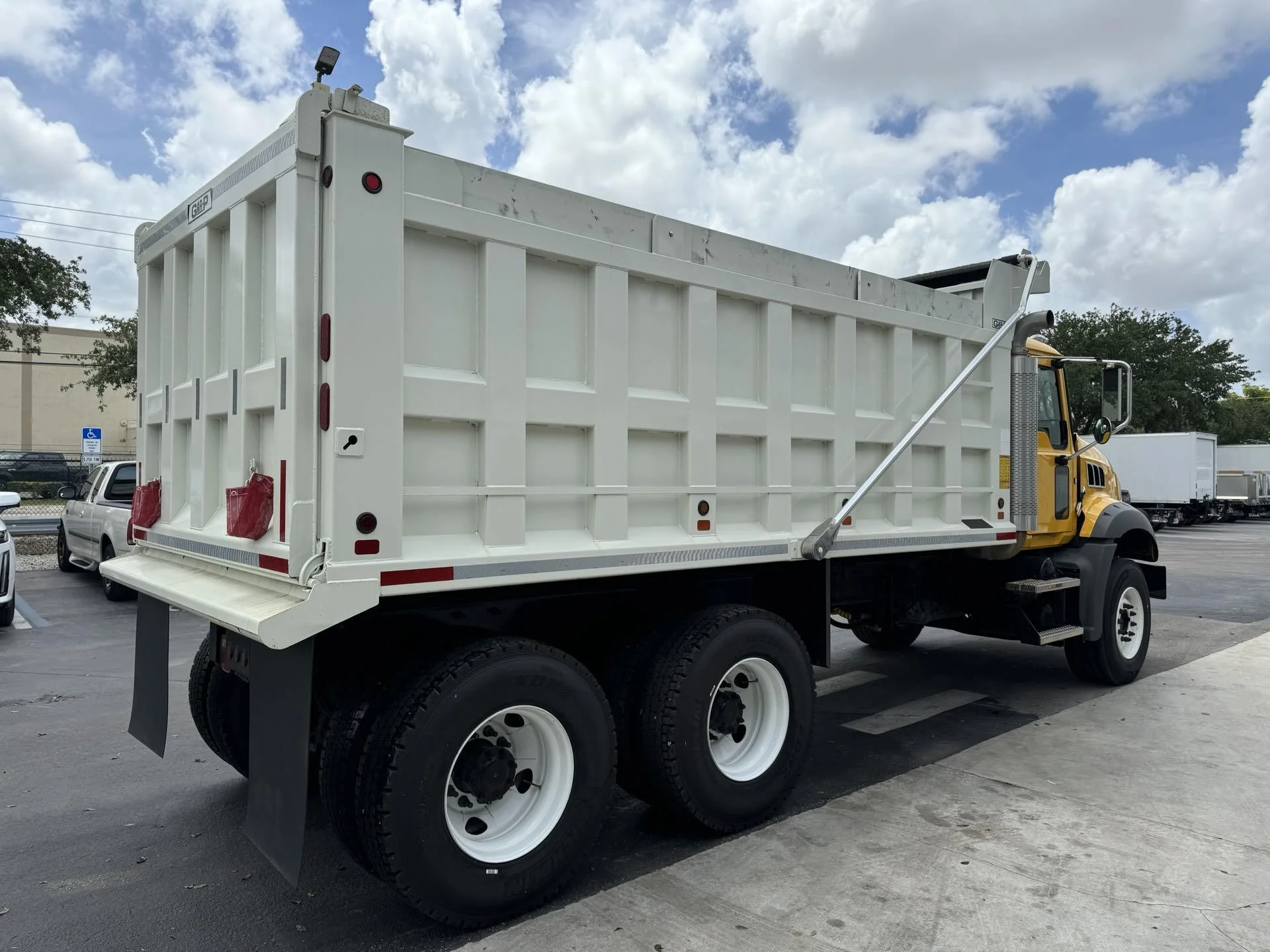 2023 Mack Granite in Miami, FL — photo 5