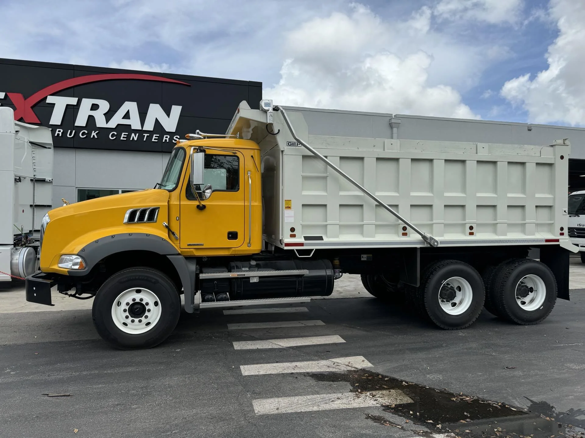 2023 Mack Granite - image 2