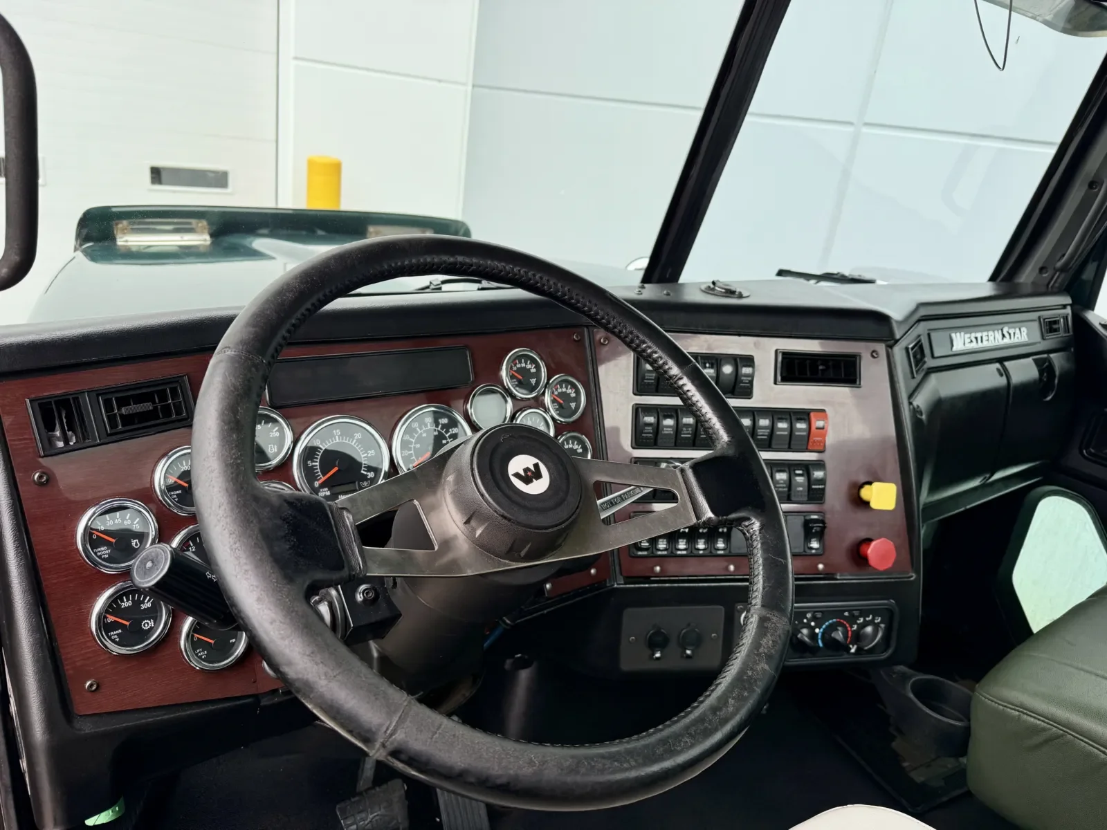 2021 Western Star 4900 in New Lenox, IL — photo 15