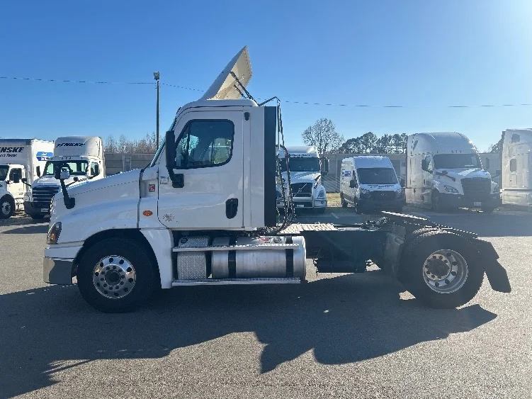 2019 Freightliner Cascadia in Mebane, NC — photo 4