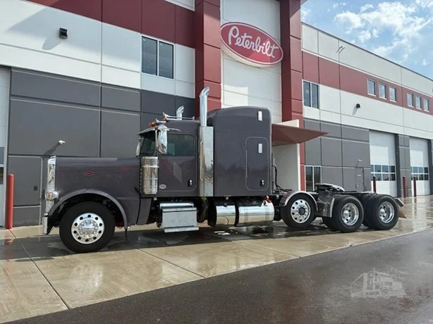 2022 Peterbilt 389 in Missoula, MT — photo 3