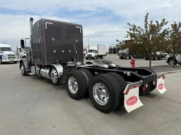 2022 Peterbilt 389 in Missoula, MT — photo 15