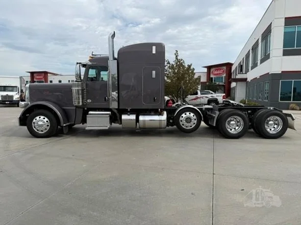 2022 Peterbilt 389 in Missoula, MT — photo 21