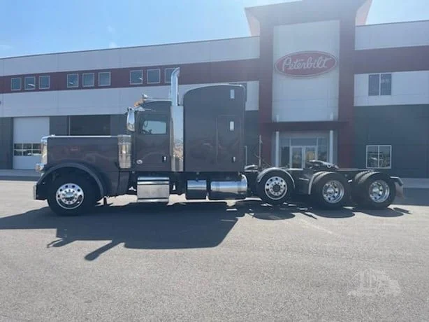 2022 Peterbilt 389 in Missoula, MT — photo 11