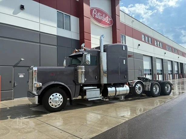 2022 Peterbilt 389 in Missoula, MT — photo 2