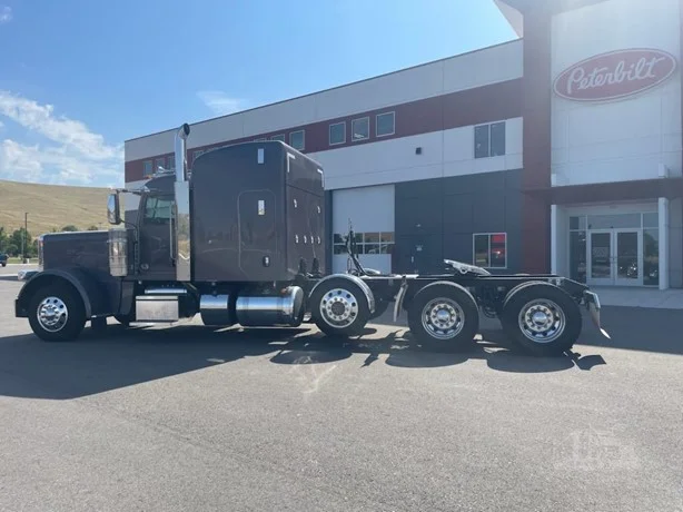 2022 Peterbilt 389 in Missoula, MT — photo 10