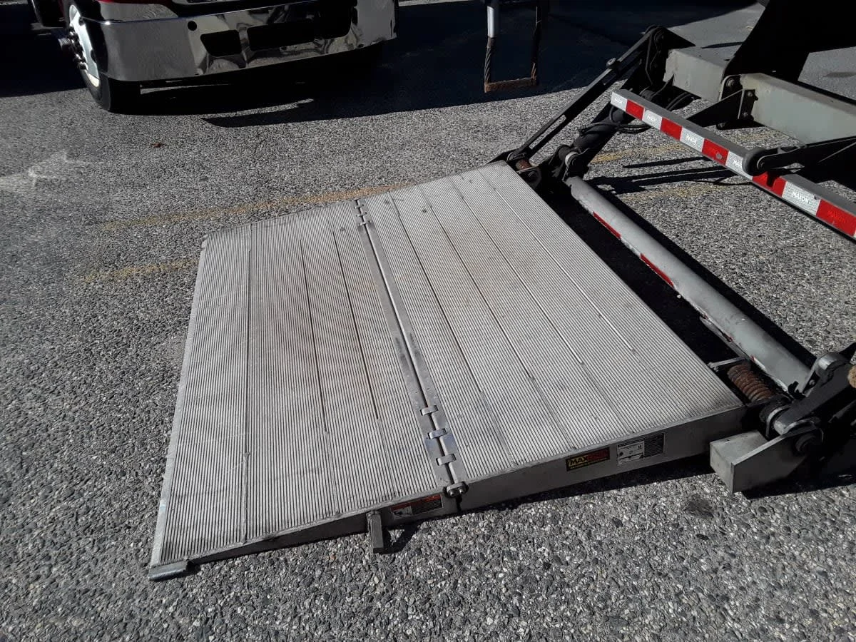 2019 Freightliner M2 106 - image 13