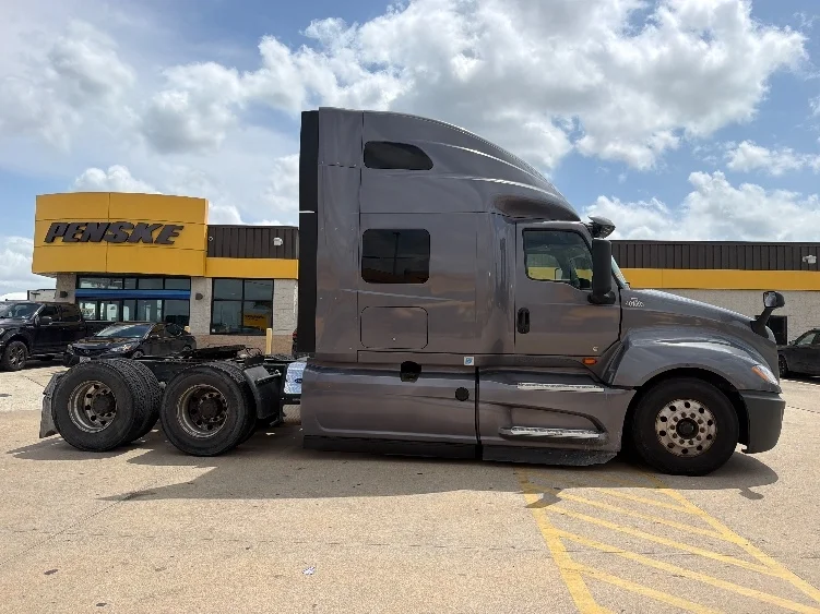 2022 International LT in Decatur, AL — photo 8