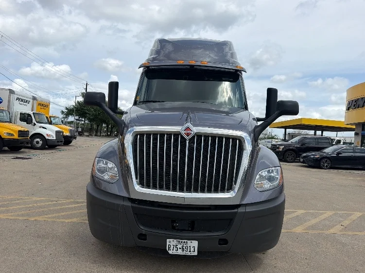 2022 International LT in Decatur, AL — photo 2