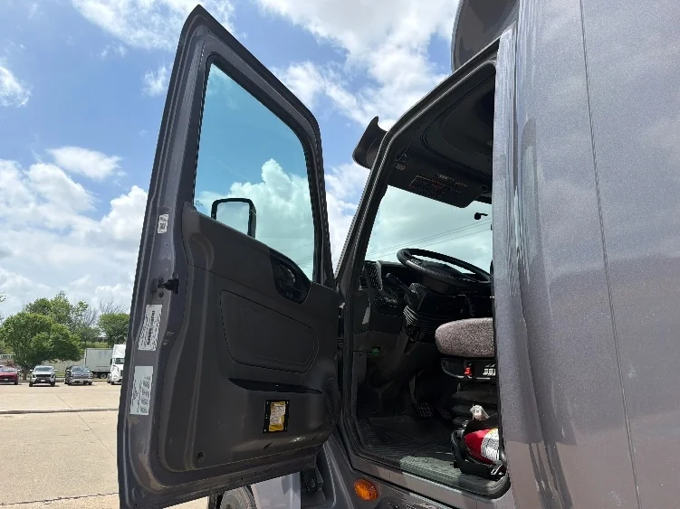 2022 International LT in Decatur, AL — photo 9