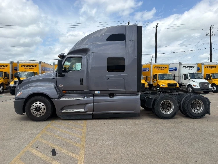 2022 International LT in Decatur, AL — photo 4