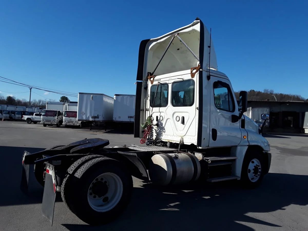 2018 Freightliner Cascadia - image 4