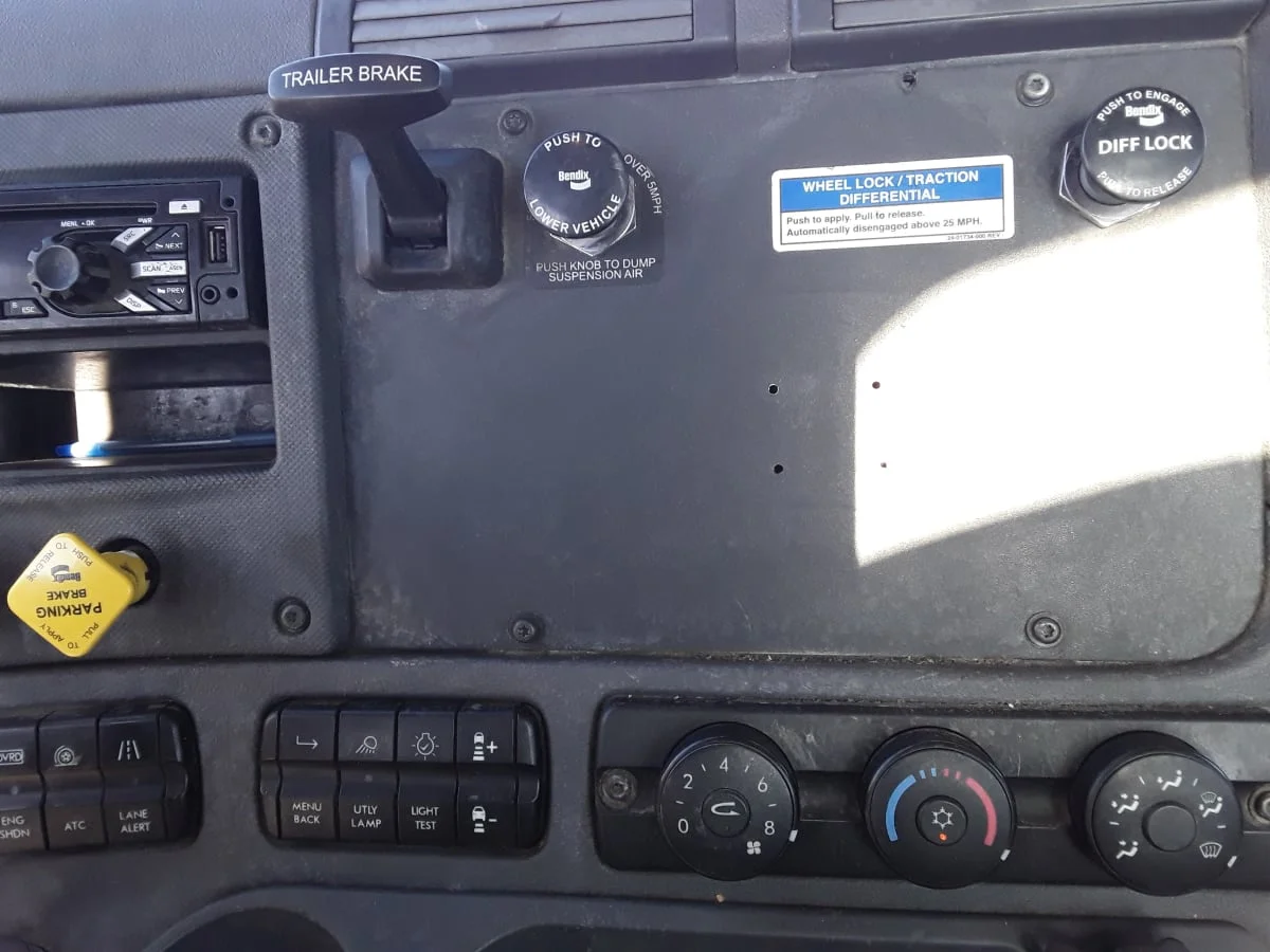 2018 Freightliner Cascadia - image 10