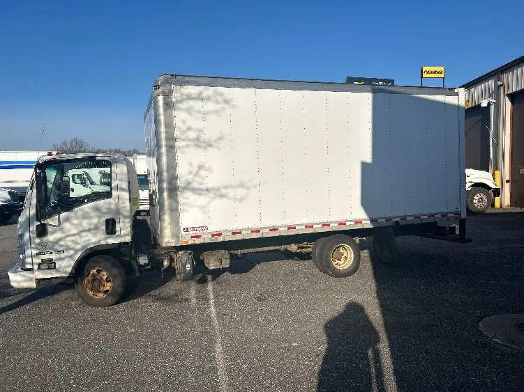 2018 Isuzu NPR - image 4