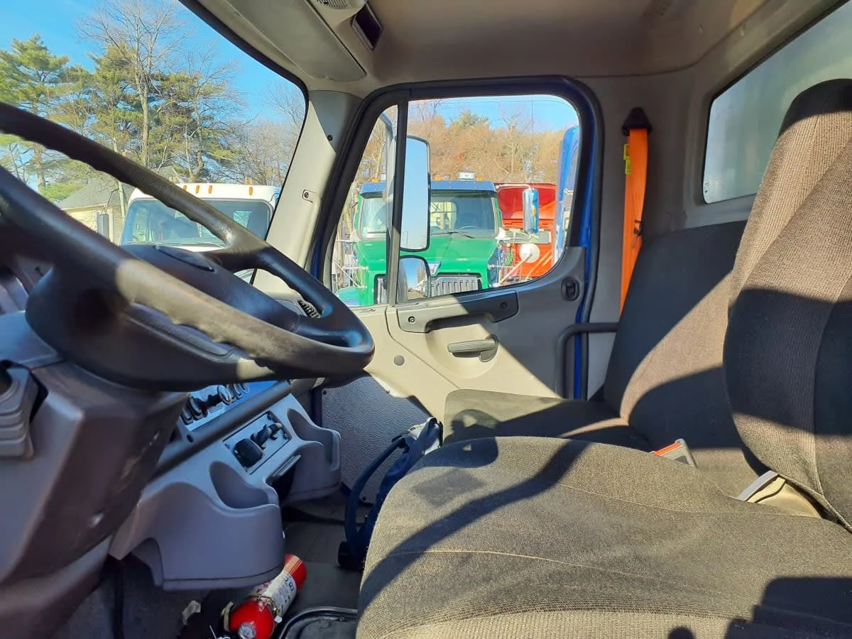 2020 Freightliner M2 106 - image 11