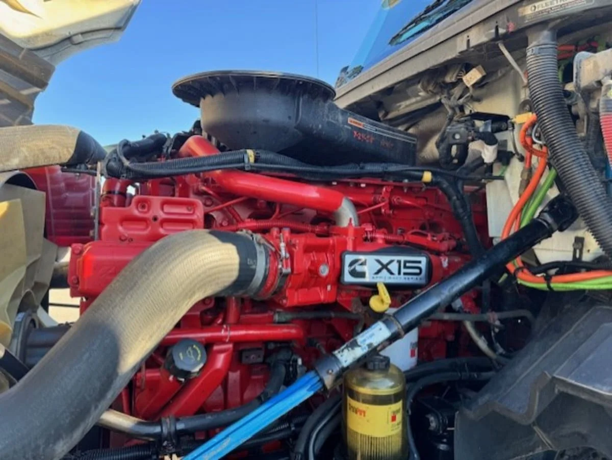 2019 International LT - image 7