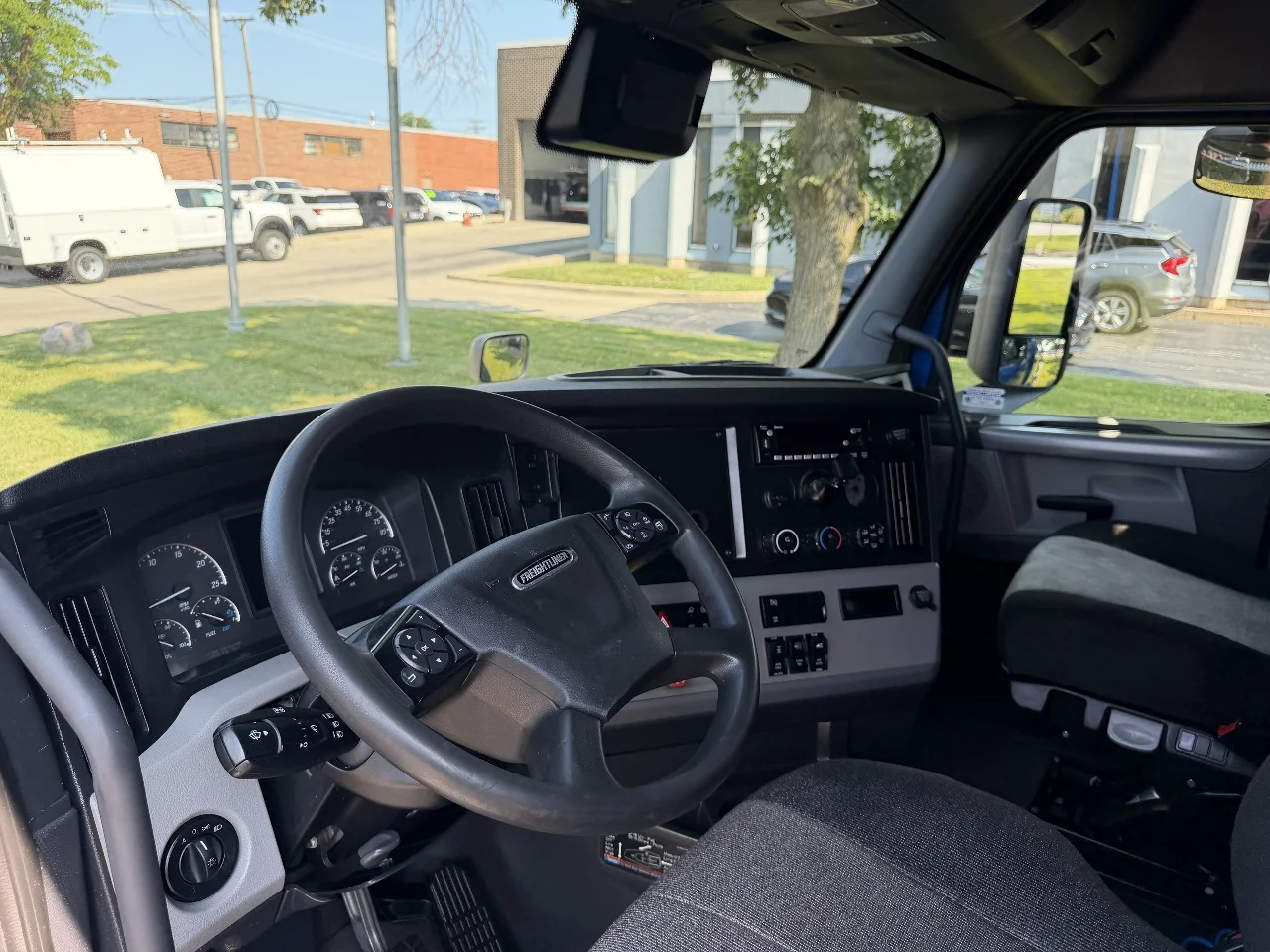 2022 Freightliner Cascadia in York Street Elmhurst, IL — photo 9