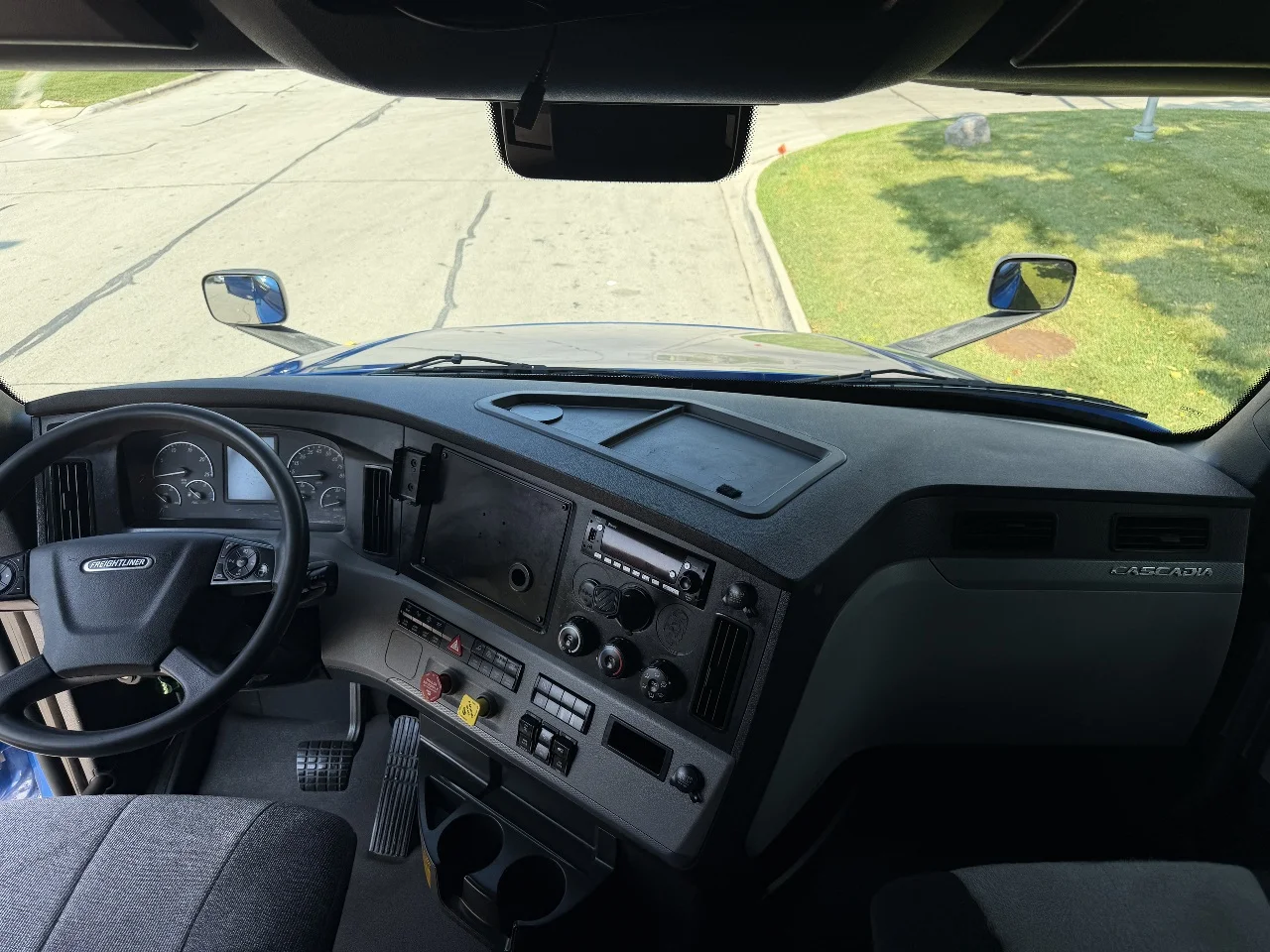 2022 Freightliner Cascadia in York Street Elmhurst, IL — photo 12