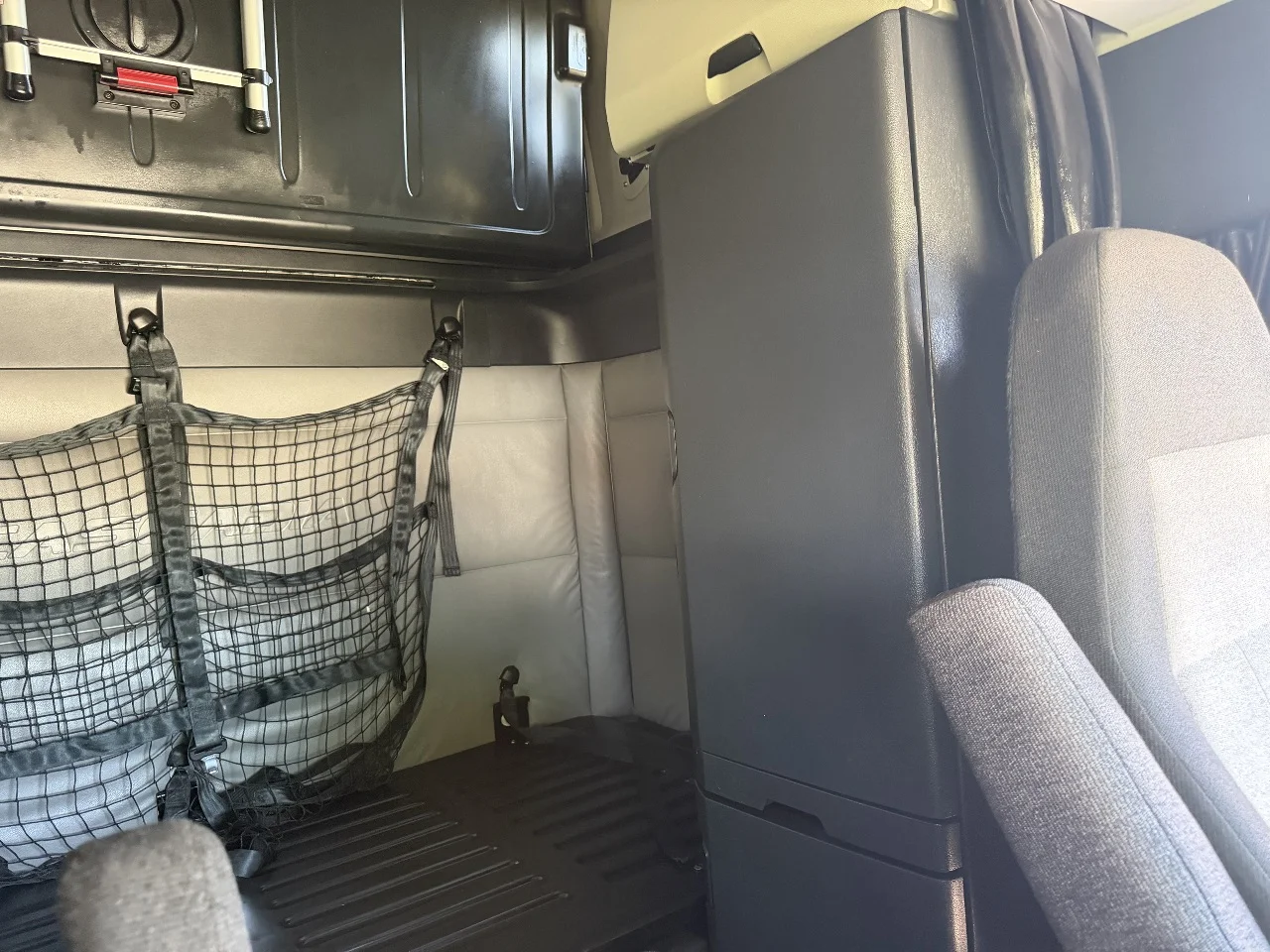 2022 Freightliner Cascadia in York Street Elmhurst, IL — photo 11