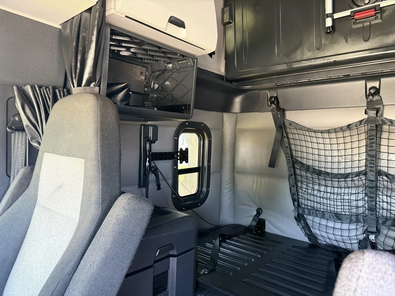 2022 Freightliner Cascadia in York Street Elmhurst, IL — photo 10