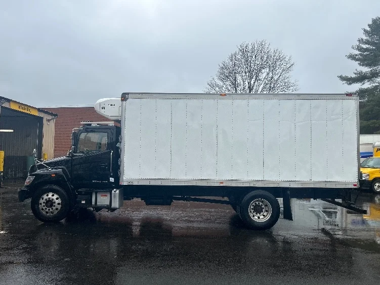 2020 Hino 268 - image 4