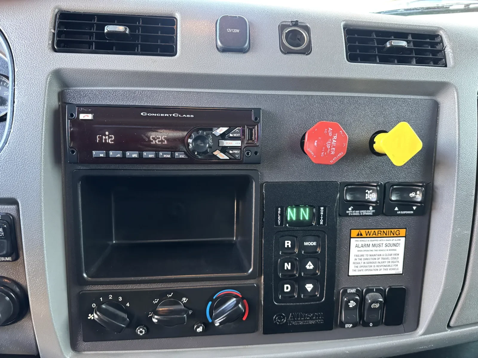 2018 Peterbilt 348 - image 19