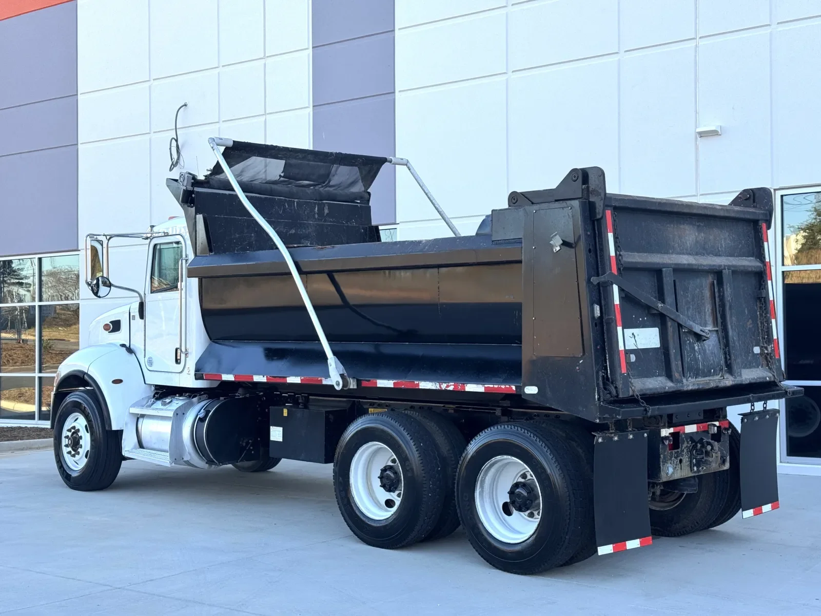 2018 Peterbilt 348 - image 7