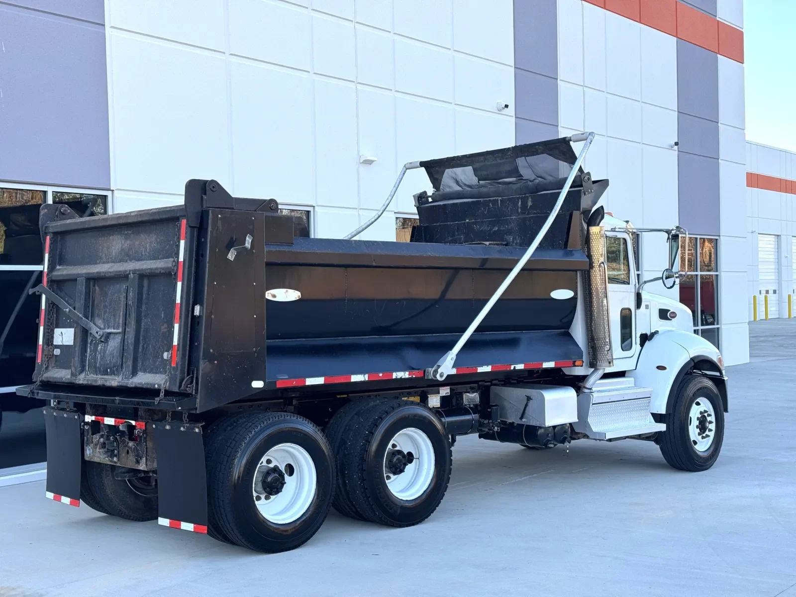 2018 Peterbilt 348 - image 6