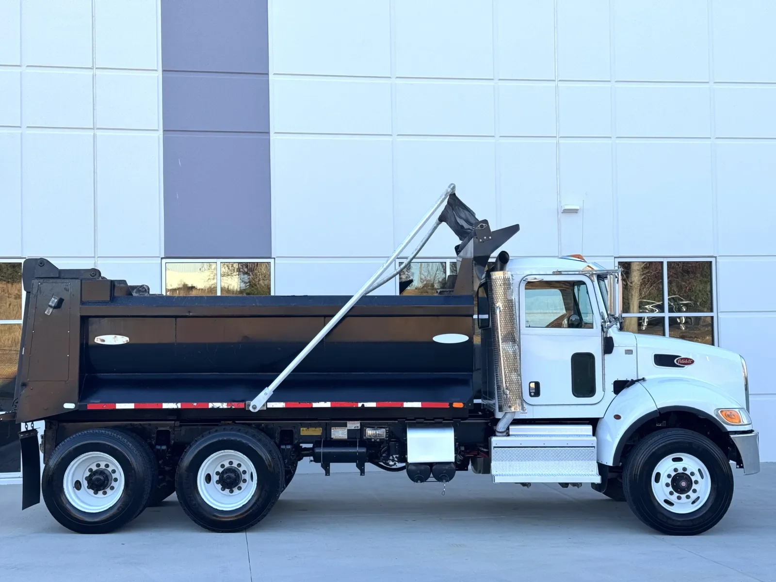 2018 Peterbilt 348 in Greer, SC — photo 4